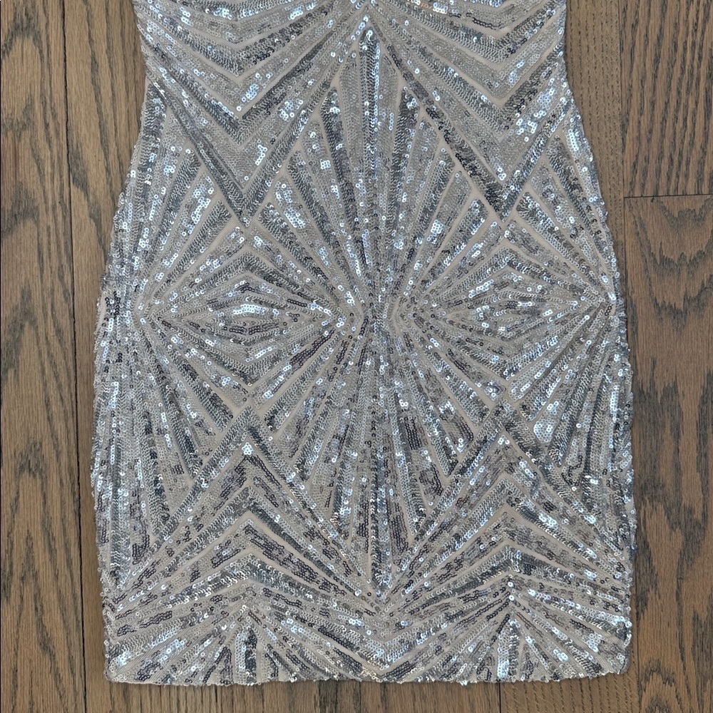 Lulu’s Lost In Your Eyes Silver Sequin Bodycon Mini Dress Size Small - Picture 5 of 14